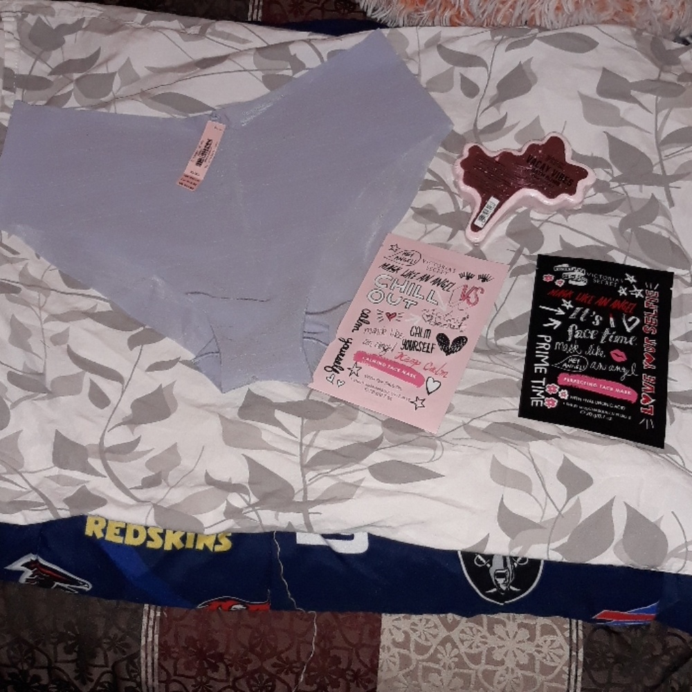 FINAL SALE✔AUTENTIC 4 PIECE VS/PINK BUNDLE NWT